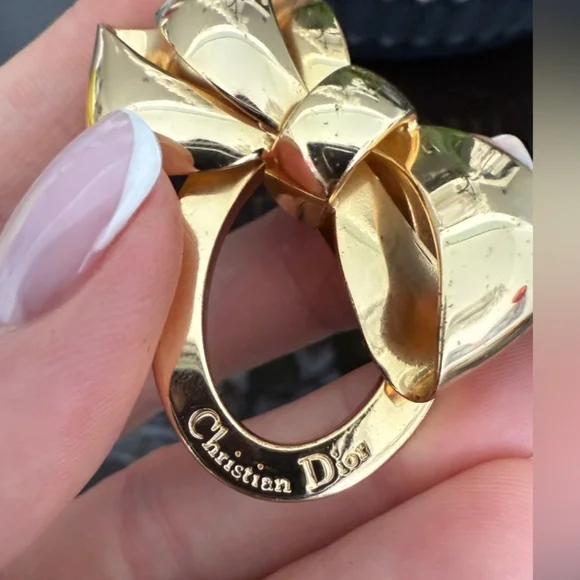 Dior Gold Ribbon Earrings - Picture 4 of 4